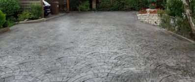 Béton imprimé pour allées et chemins Paris
